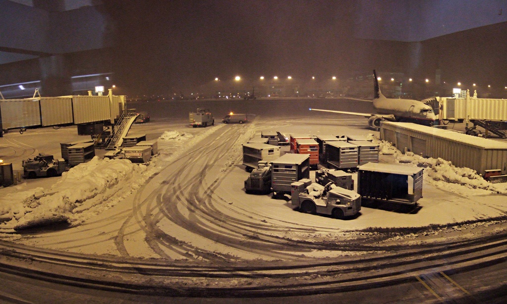 airport-snow